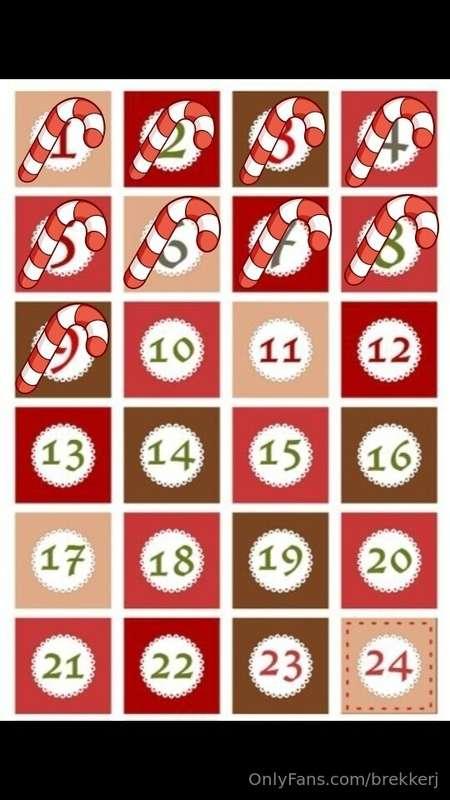 Day 9 💋☃️Wanna fuck under the tree? 😂😉