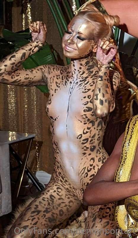 happy cheetah 😝🐆💖 so excited for the sex party this weekend!..