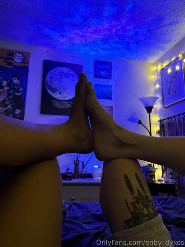 Even our feet are in love 💜💜