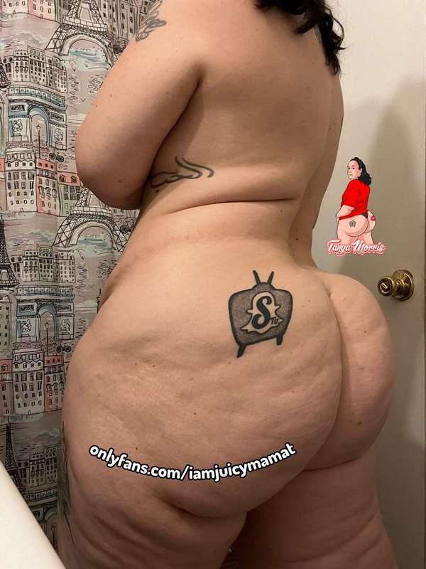 booty selfie before my shower 😘