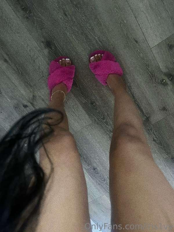 my feet >>