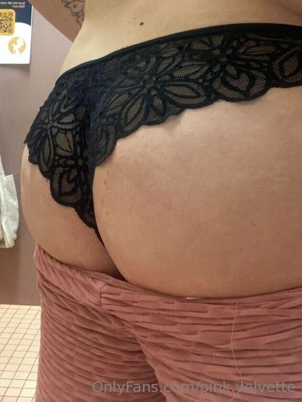 pink.velvette image #0