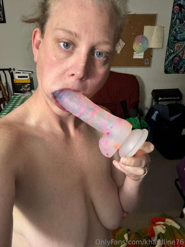 Craving a stud to fill this MILF pussy today