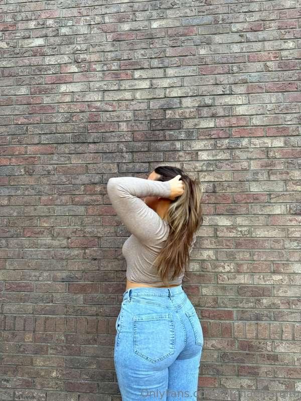 need a better look at this ass? 🍑🤭