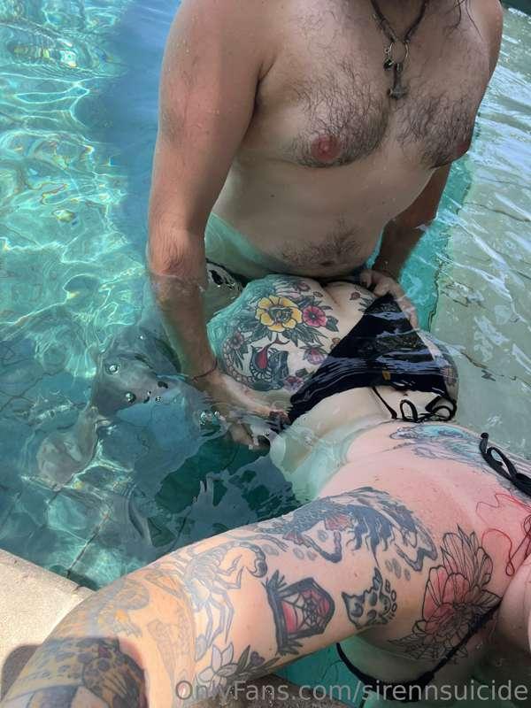 Quickie in the pool? 😏💦 
@tobiasking666
