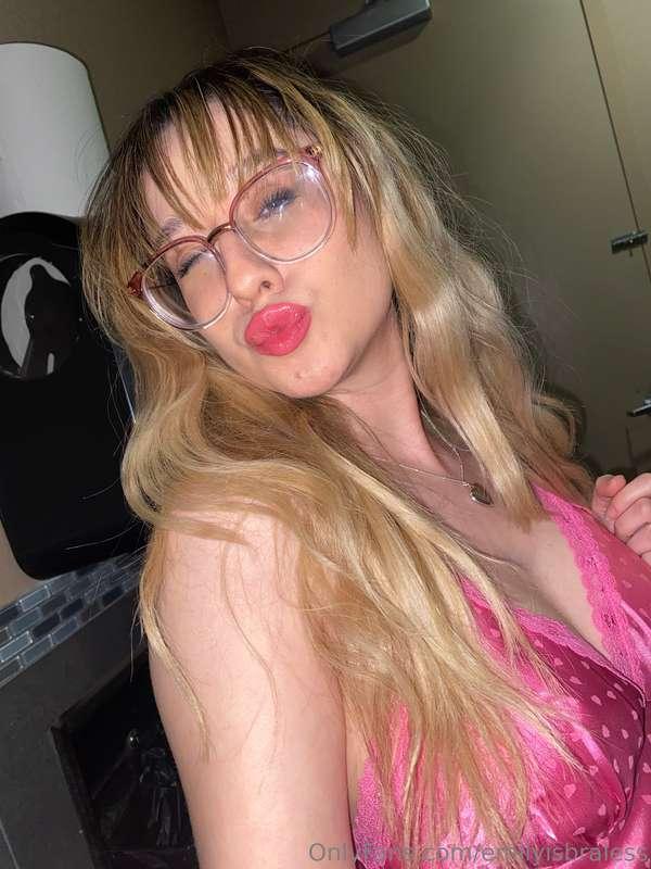 MIA TODAY BABES!!! Best friends birthday is today and I’m th..