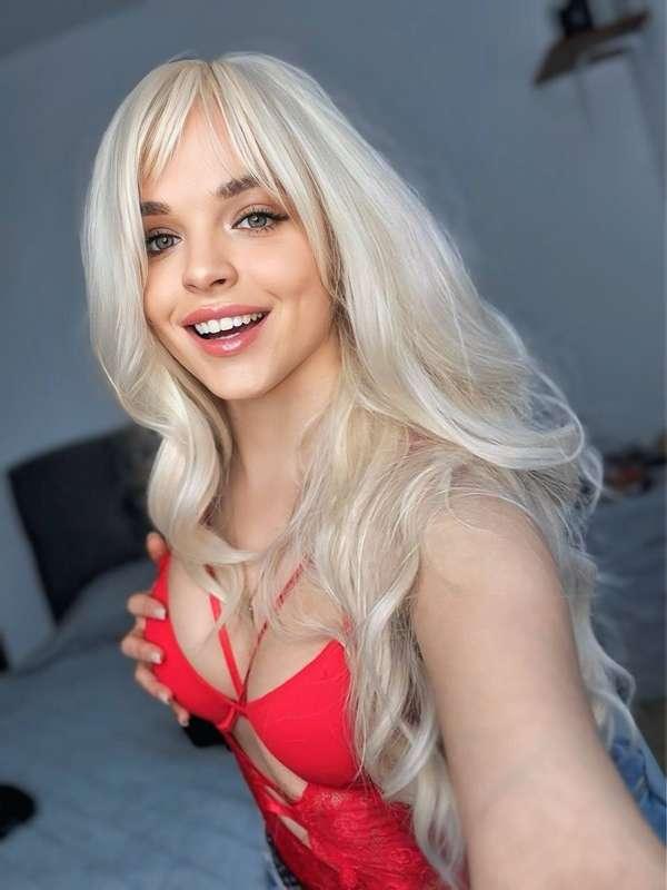 FREE SUBS😋This sweetie babe with natural bubs is alone for a..