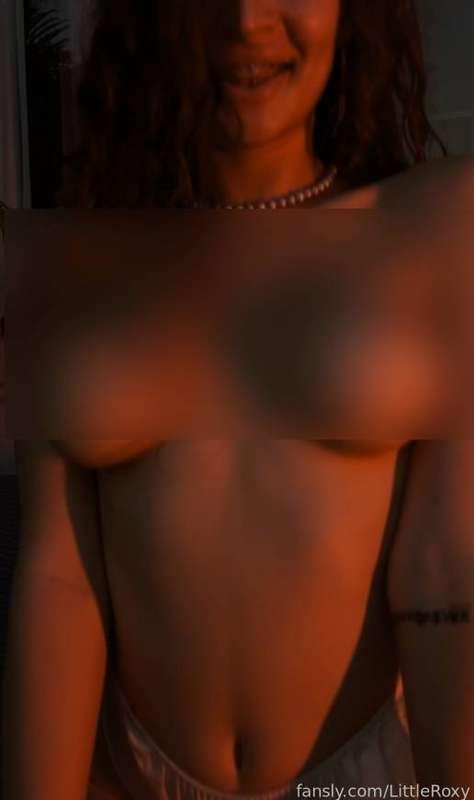 Do I turn u on?😏 If yes, send me a tip! 🙈 @LittleRoxy 

#eatpussy #flash #cum #vagina #masturbation #jerkoff #squirt #pussyplay