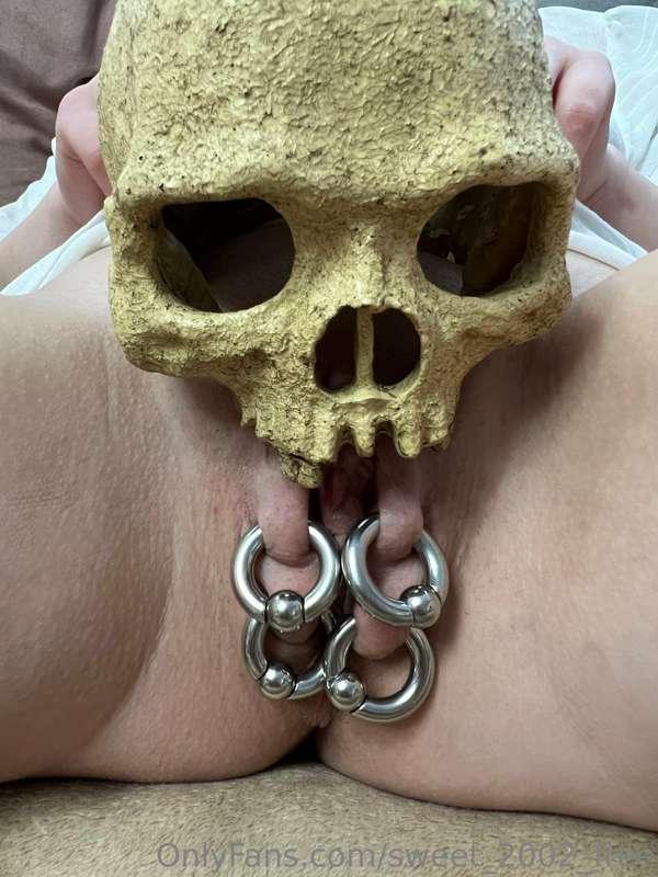 Happy Halloween everyone 🎃  
Wish everyone a sexy scary nigh..
