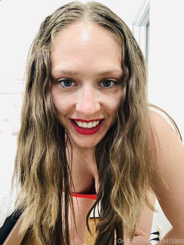 You make me smile and also super horny 😈😈 Good Morning!!
