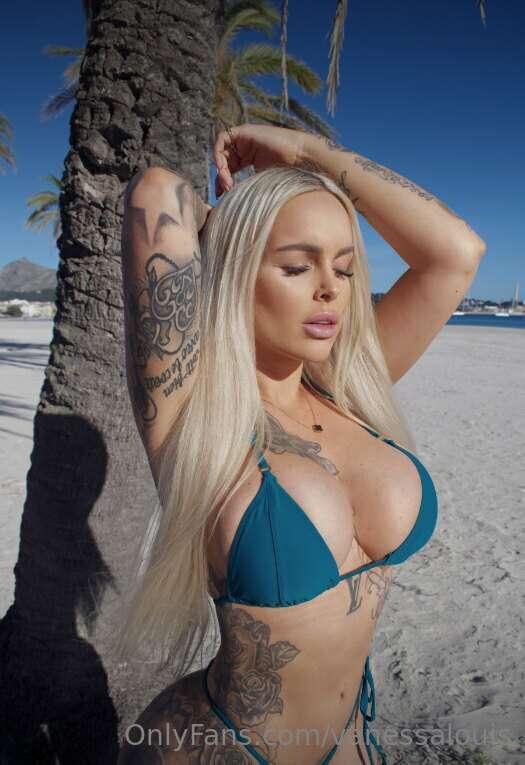 Another day at beach.🥵