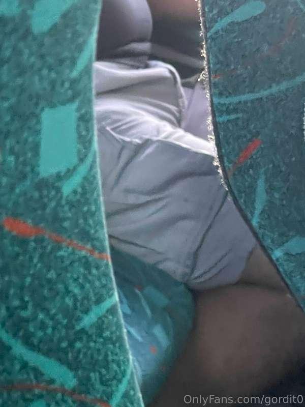 Que rico bulto se le marco a este chavo.