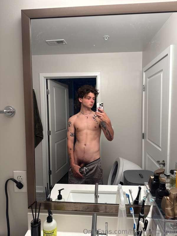 Who’s coming to the live tonight ? 🥰💦🫣
