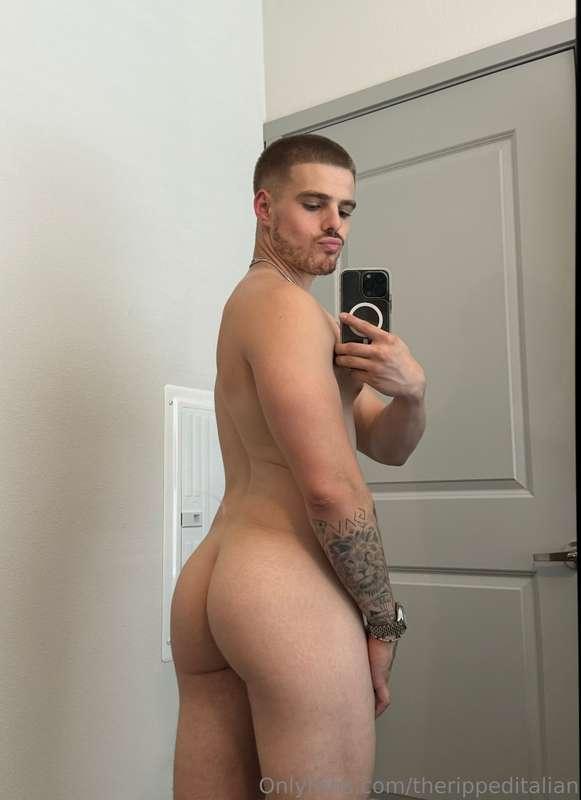 Like this post if you’d Flip Fuck with me😏