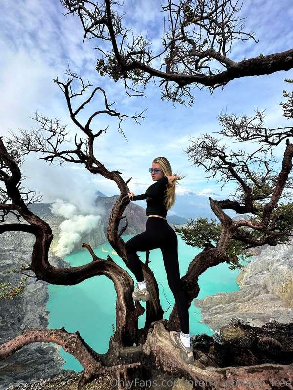 I did it🎉🥳🎊

Went up on Ijen volcano 🌋 
Are you proud of me?..