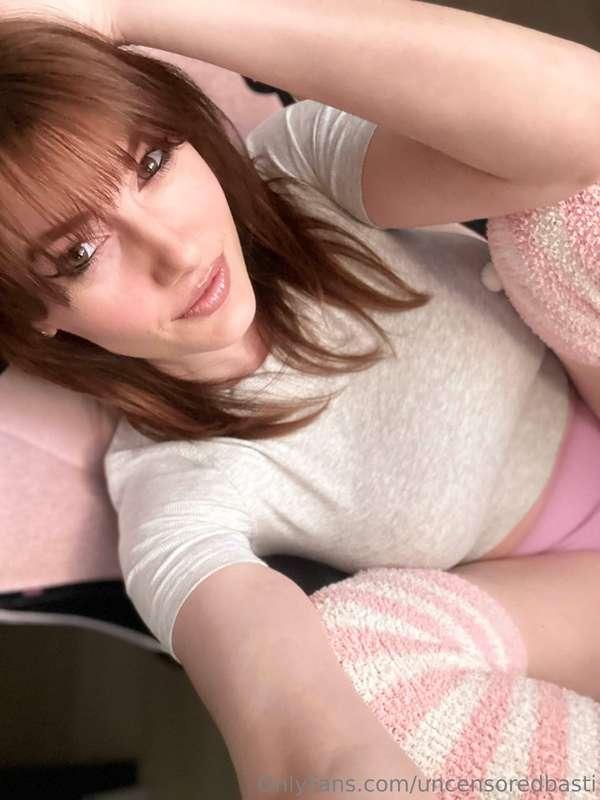 stream time! come tell me you like my outfit