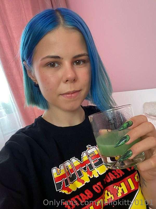 Morning Green Juice = One happy & healthy girl 🥤