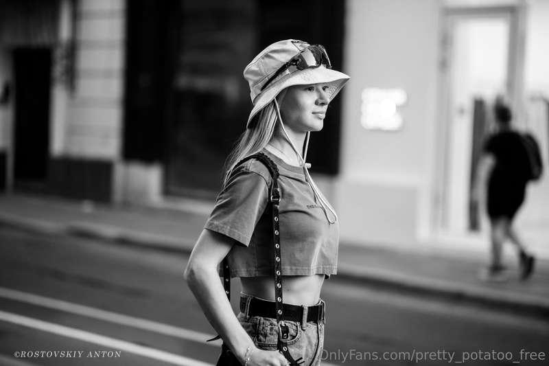 Captured walking down the streets of one very nice city...😍