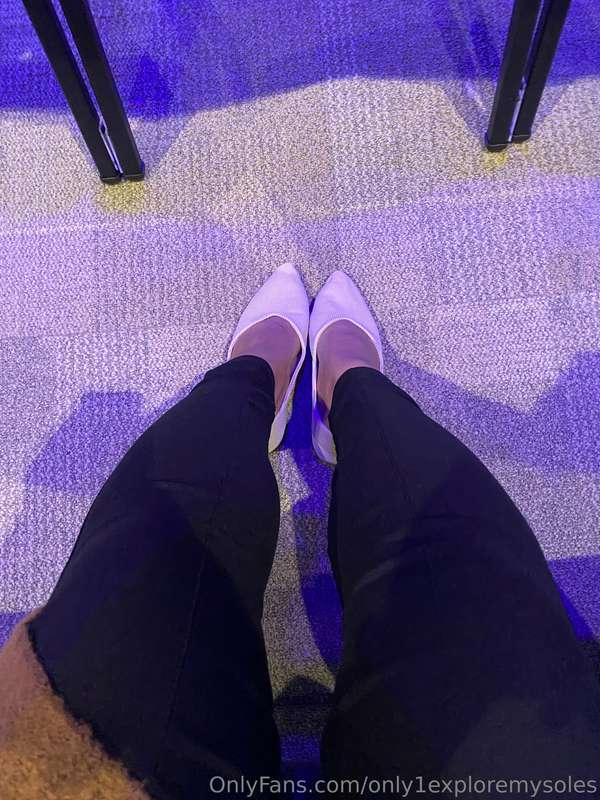 Haven’t wore closed toe flats in so long 😍