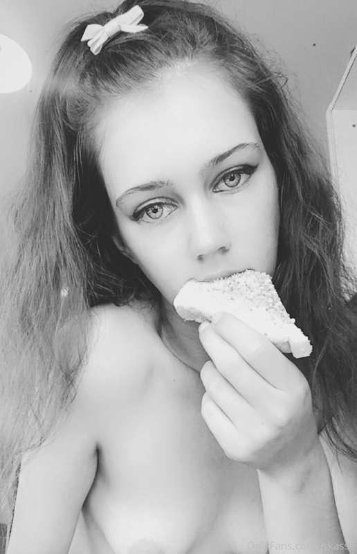 What’s a birthday without fairy bread😍 21 tomorrow👅