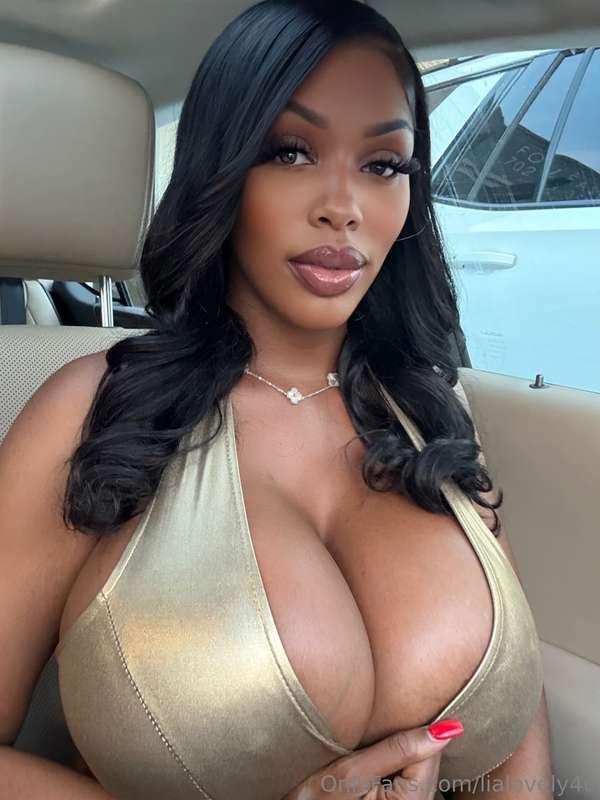 Who wants to do video calls and see my big bimbo tits live a..