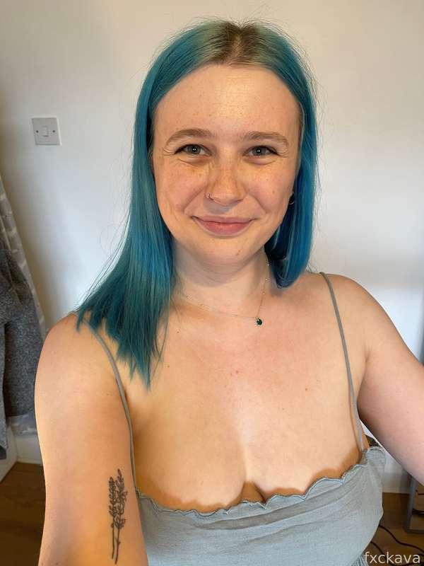 Do you think I’m cute? 🥰

#fyp #squirter #bigass #cute #sexy #alt #bluehair