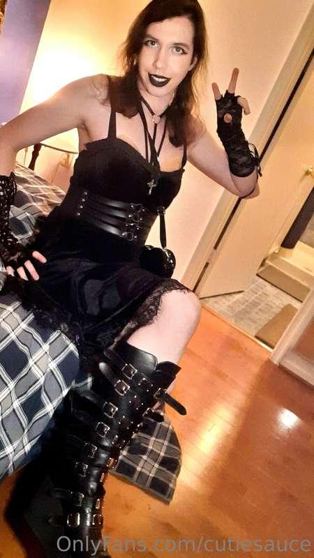 Haven't worn this outfit in a while so I decided to show it ..