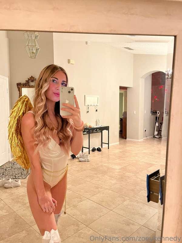 Even angels take selfies after polishing their halos😇