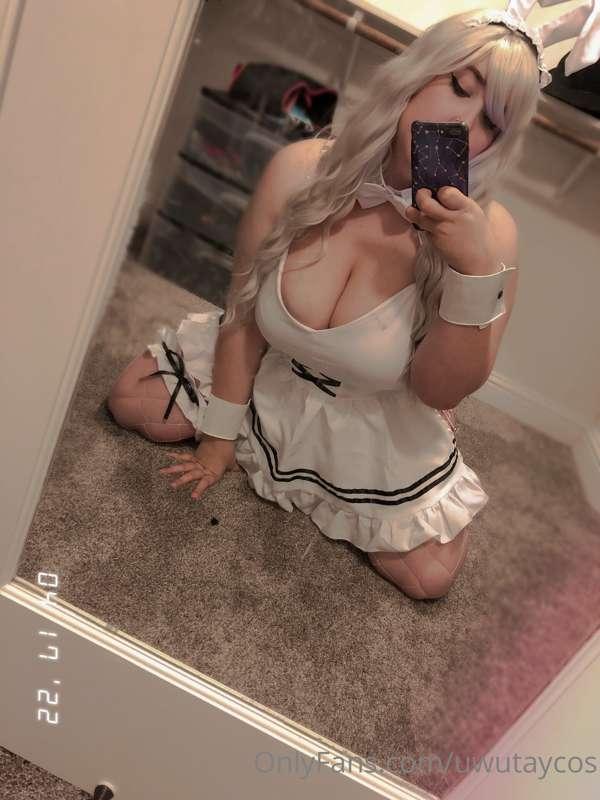 Happy Bun Bun day 🌸 

New maid Bunny OC hopping into your ti..