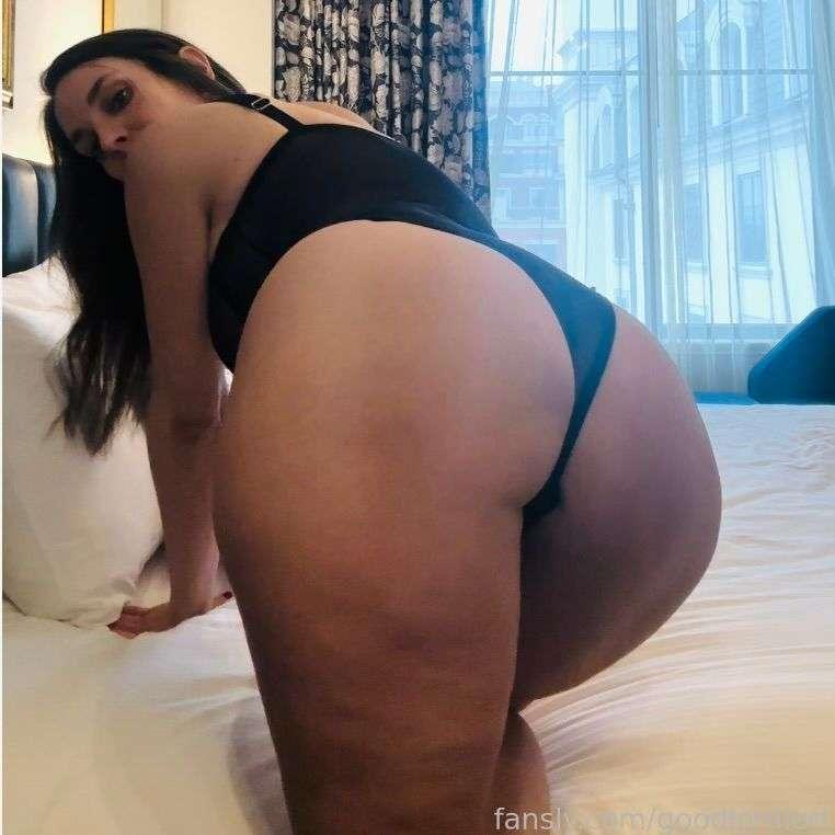 #bigtits #milf #mom #stepmom #fantasy #roleplay #brunette #hourglass #over40 #amateur #blueeyes #longhair #bighips #girlfriend #hotel #bigass #lingerie

Tempted to take a Sunday-Funday break with me? 🥰