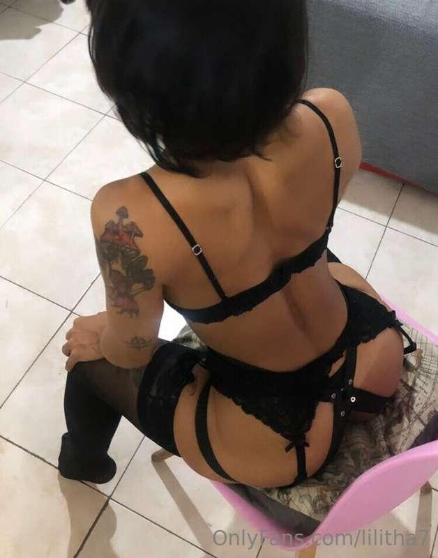 Mmmmm… I'm bored. Do u want to have fun with me? 🫢