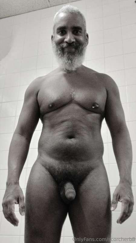 Monochrome Monday!#beard #musculardaddy #gay #feet #gaycruis..