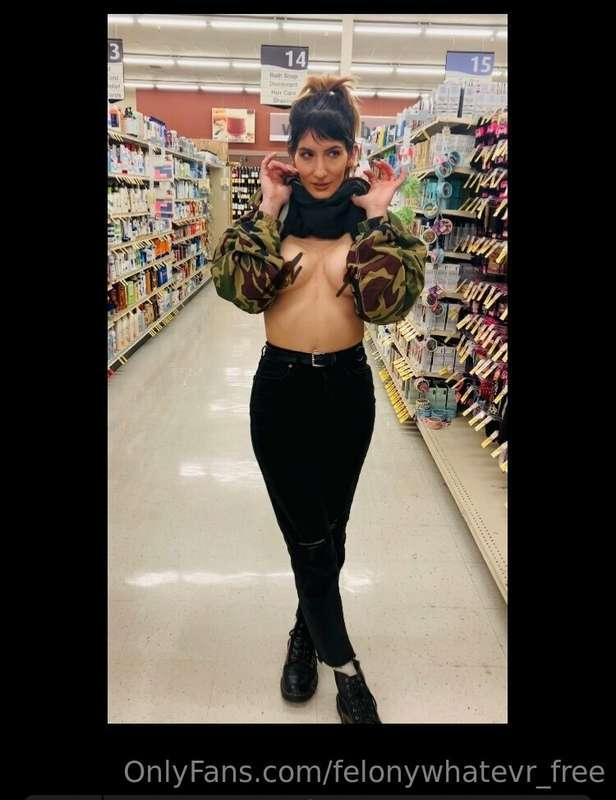 I got a lil cray cray in the Albertsons lol 😆