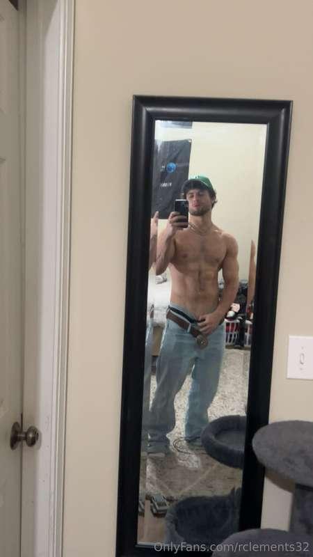 bow down these jeans look on me be honest 🙈😏