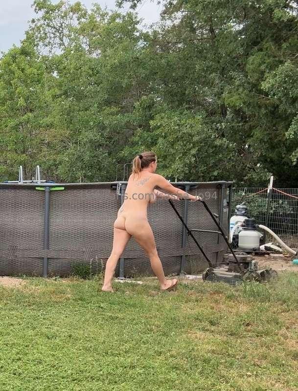 Best way to do yard work is…. naked 🤪 