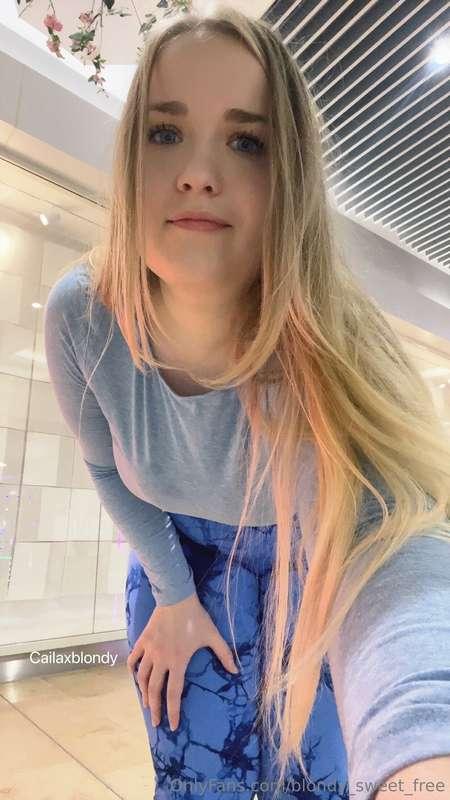 Your cute girl😍