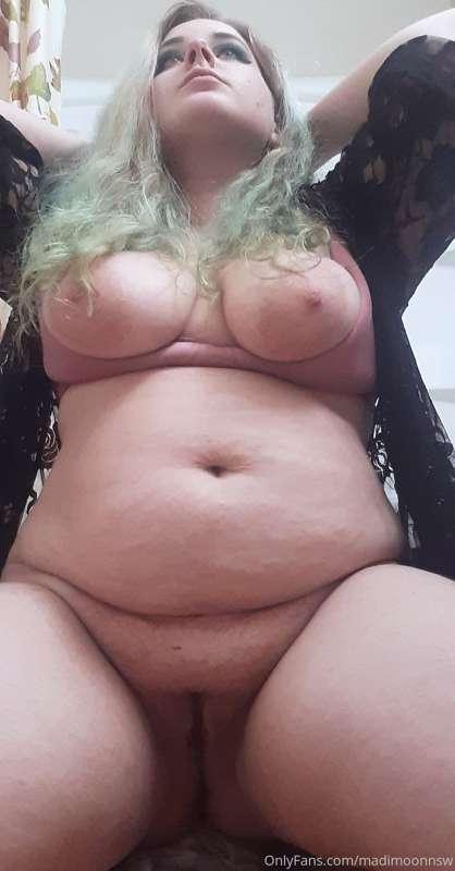 Wanting to show off some spread poses for you 😘💖