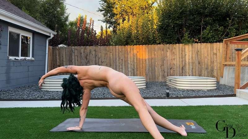 Flip the Dog Pose
Like a nice good morning stretch, aim to keep the neck in one line with your spine and form a line from the toes to the tips of the fingers
#yoga