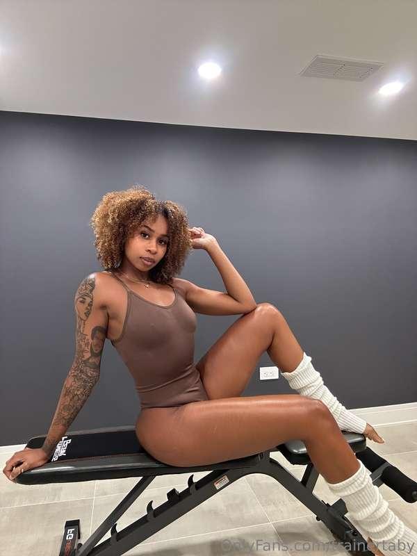 A beautiful girl is a confident girl 💫