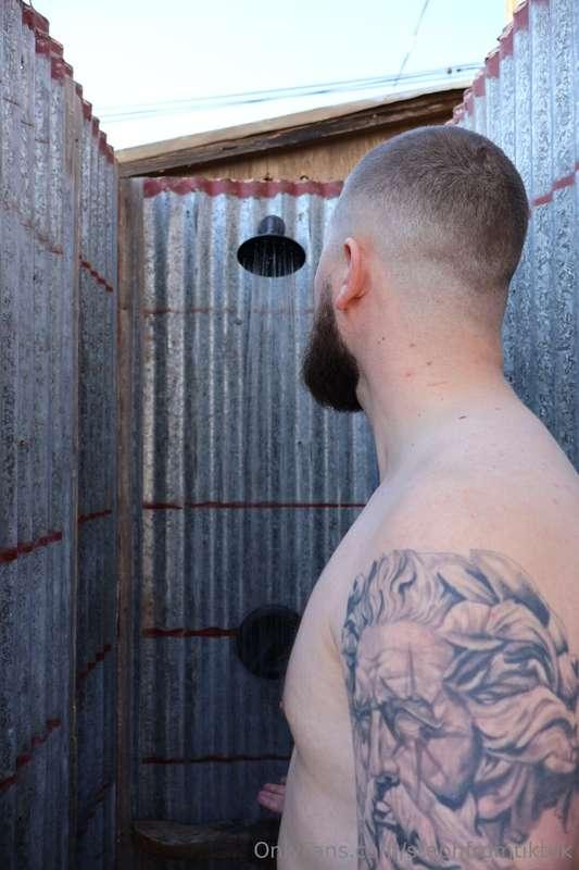 Outdoor shower 🚿 Wish you were here with me?😈