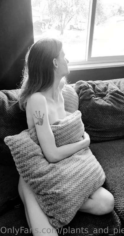 Today's set shot in Black and White. 🥰🥰
