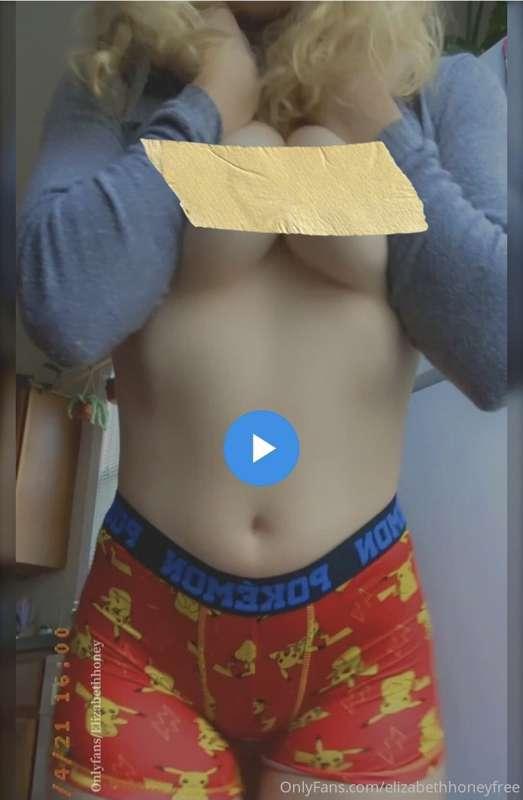 New lil strip tease vid on my vip page with no ptv 😇