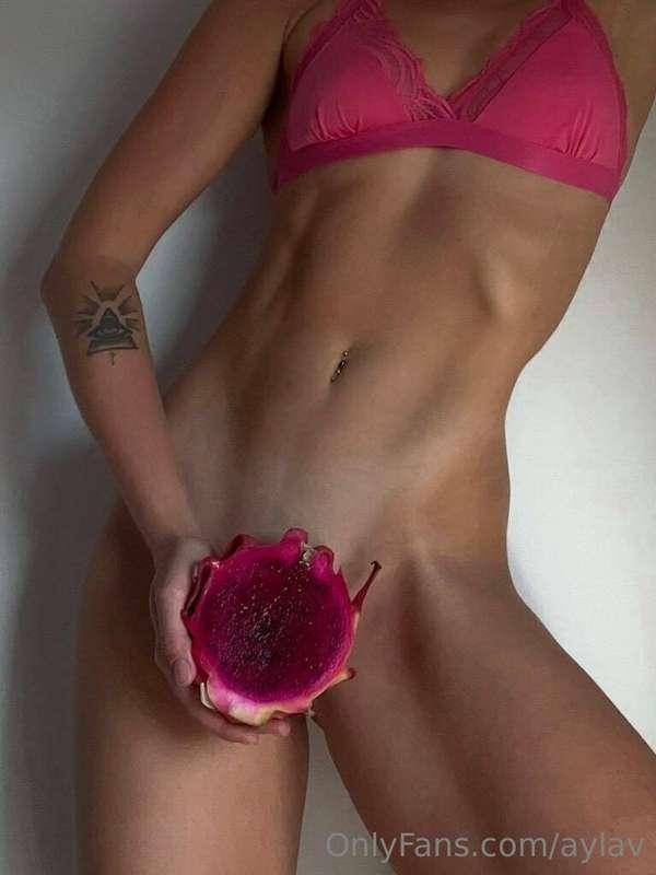 🍓My vibe in one photo...Do you like this?🍓 Classy.. Stylish...