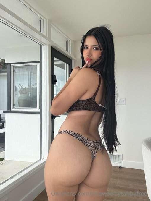 Rate me 1-10 🔞👉🏼 @strawberrytabbyvip onlyfans.com/strawberry..