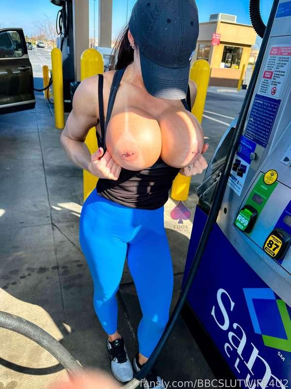 Just out pumping diesel while the girls take a breather 😜 

#public #qos #milf #hotwife #vixen #boobs #tits #pierced
