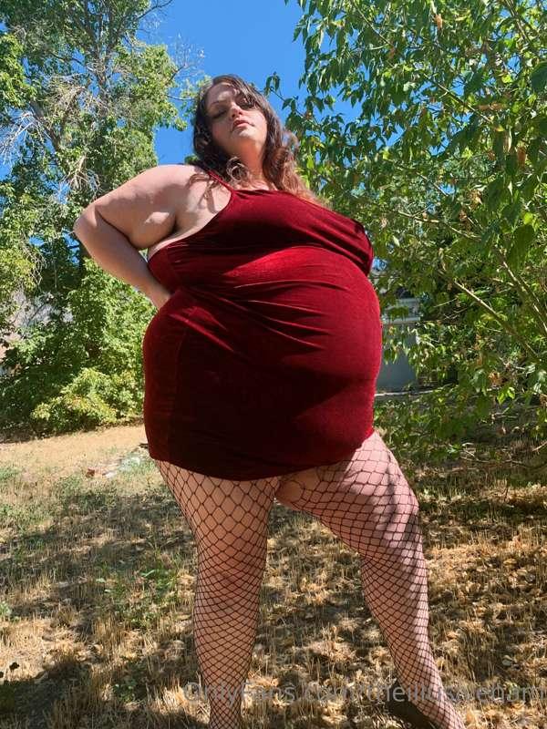 Feeling fat & cute in this velvet dress & fishnets
🖤 ♥️