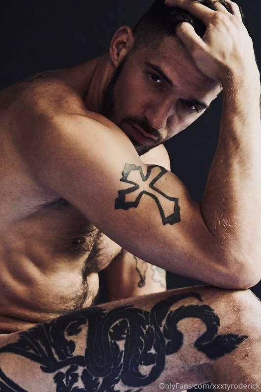 xxxtyroderick image #1