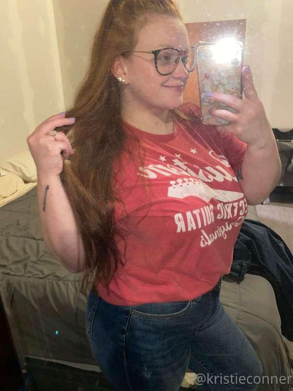 My hair has gotten so long. I’m so tempted to chop it. Convi..