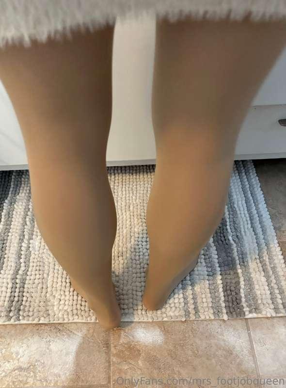 mrs_footjobqueen image #3