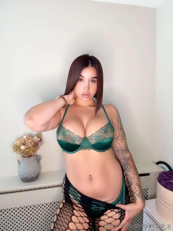Worship this pussy 🐱 